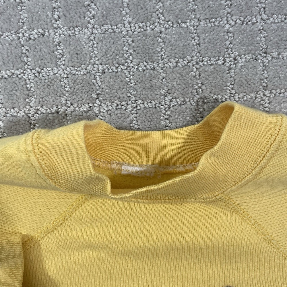 VTG 80s Colorado Penguin Weekend Warrior Ski Resort Sz Small Yellow Sweatshirt - Picture 5 of 5